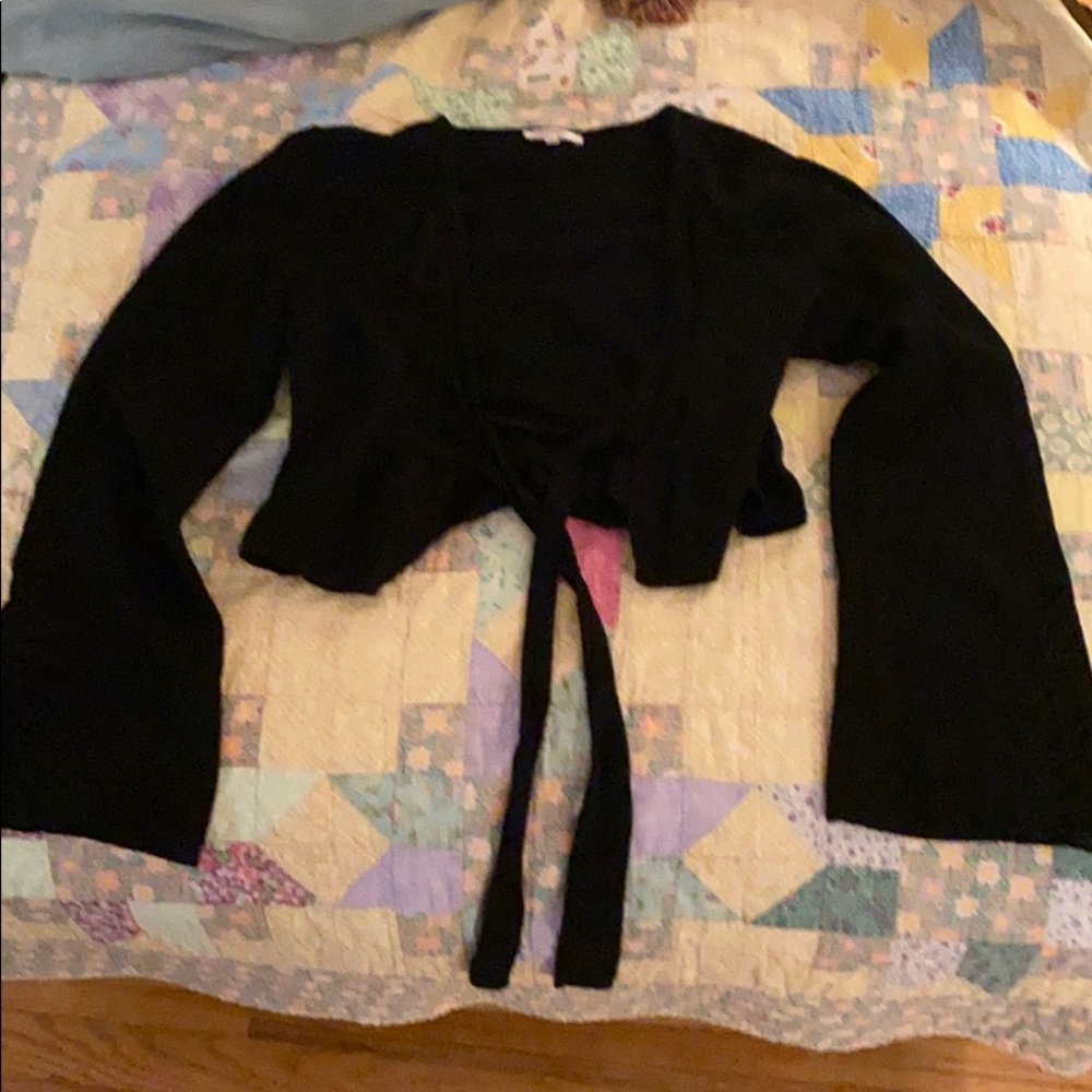 Black tie front long sleeve crop top